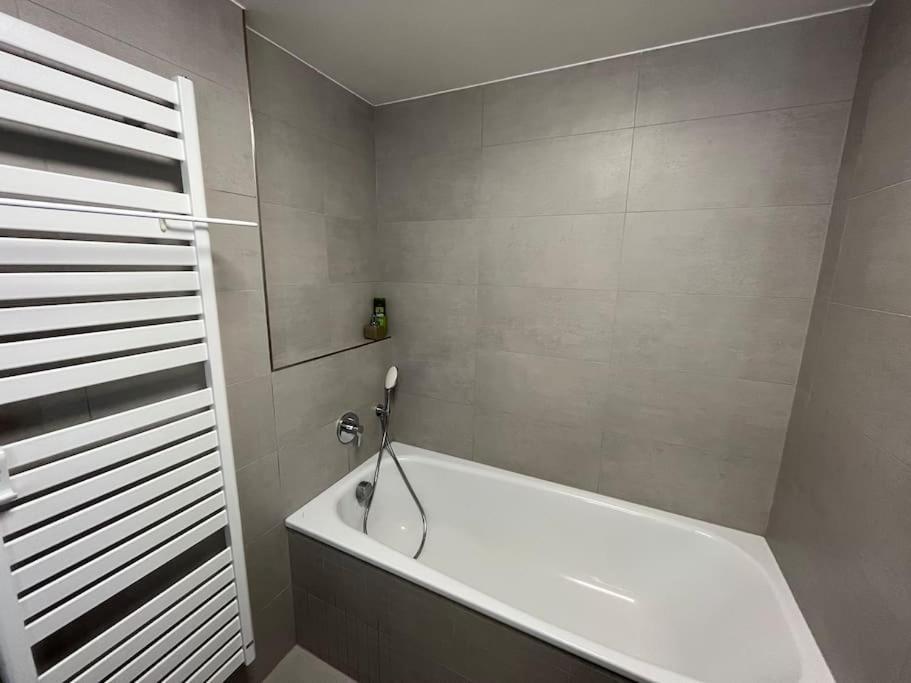 Modern Apartment • Garden • Near The City Center Prag Exterior foto